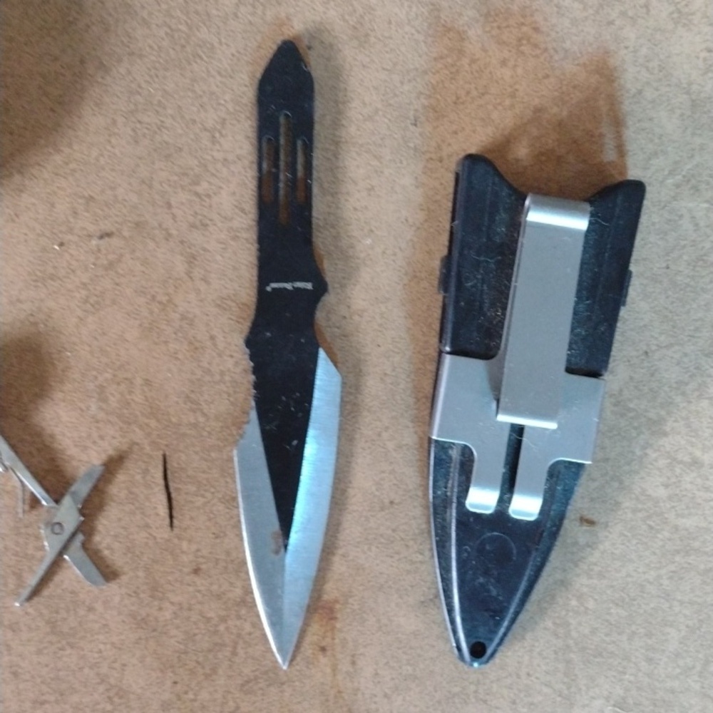 Multi-Tool Grooming Kit with Red Scissors - Picture 3 of 6